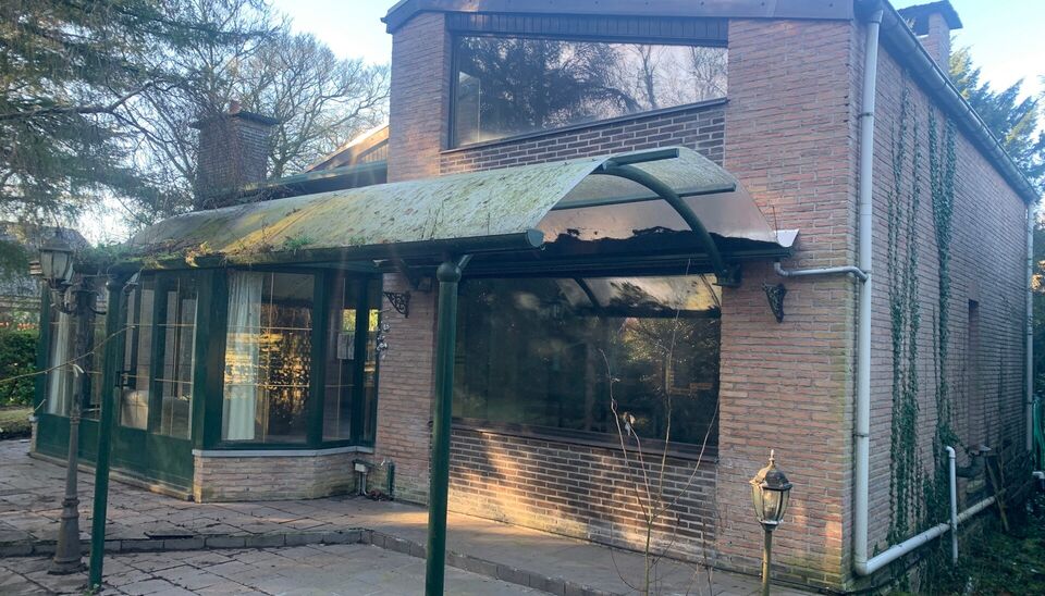 Te renoveren woning op topligging in Zoersel
Unieke kans! Deze woning, gelegen in de gegeerde wijk Goudveld vlak bij het prachtige Zoerselbos, biedt tal van mogelijkheden. De rustige en groene omgeving combineert een topligging met alle voorzieningen in d